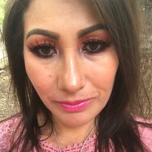 Meet your Posher, Ana